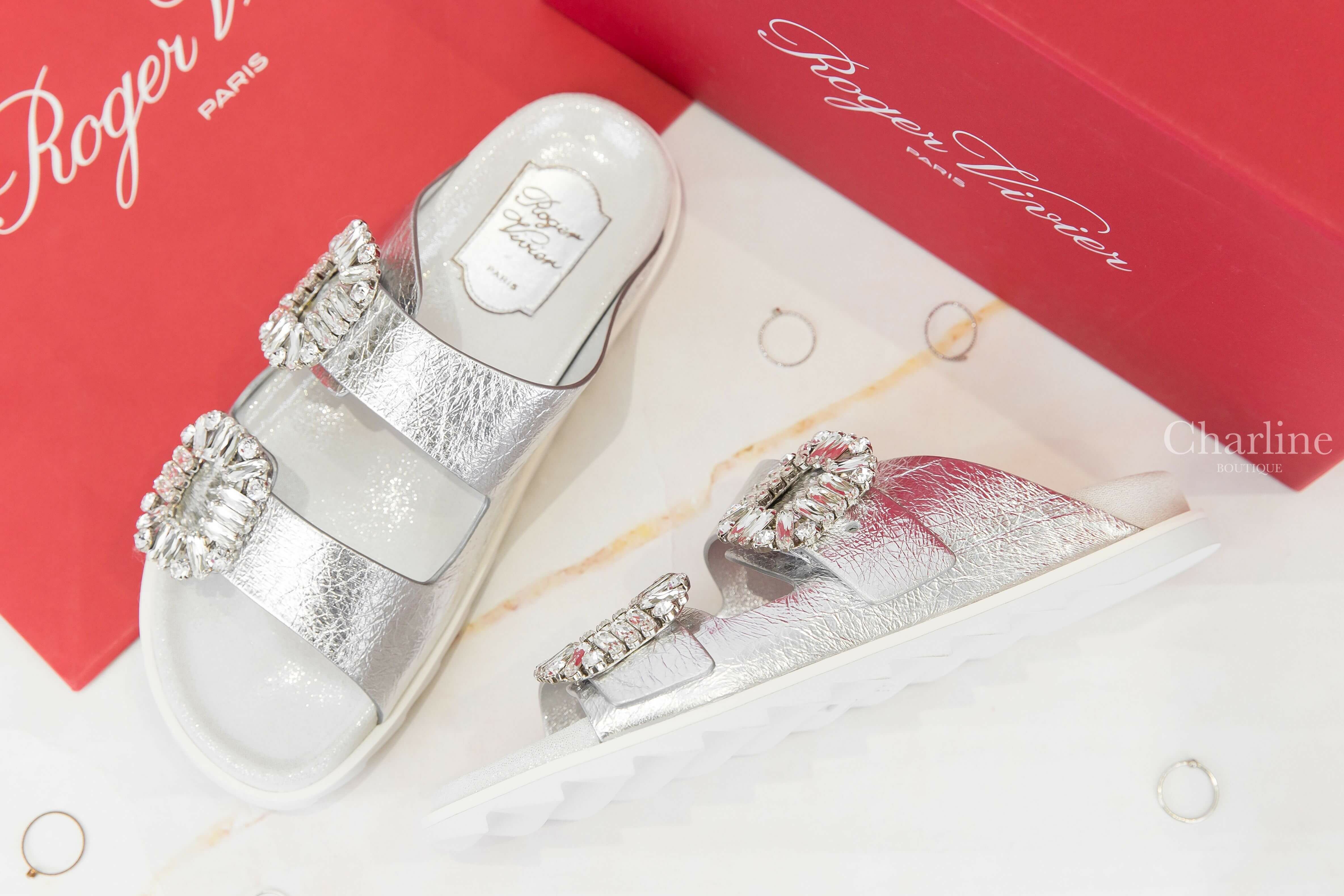 Roger Vivier Slidy Viv' Strass Buckle Sandals In Leather 銀色抓皺皮革銀色水晶方釦涼鞋-Charline Boutique 精品代購