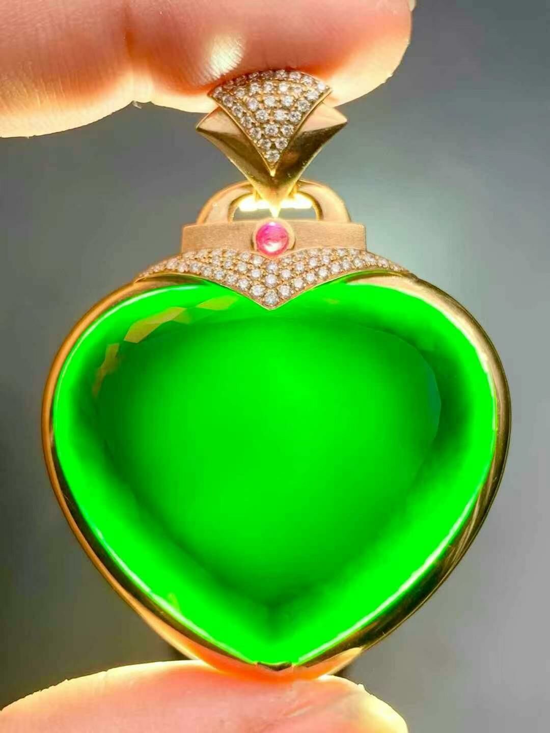 4255960 翡翠墨翠海洋之心