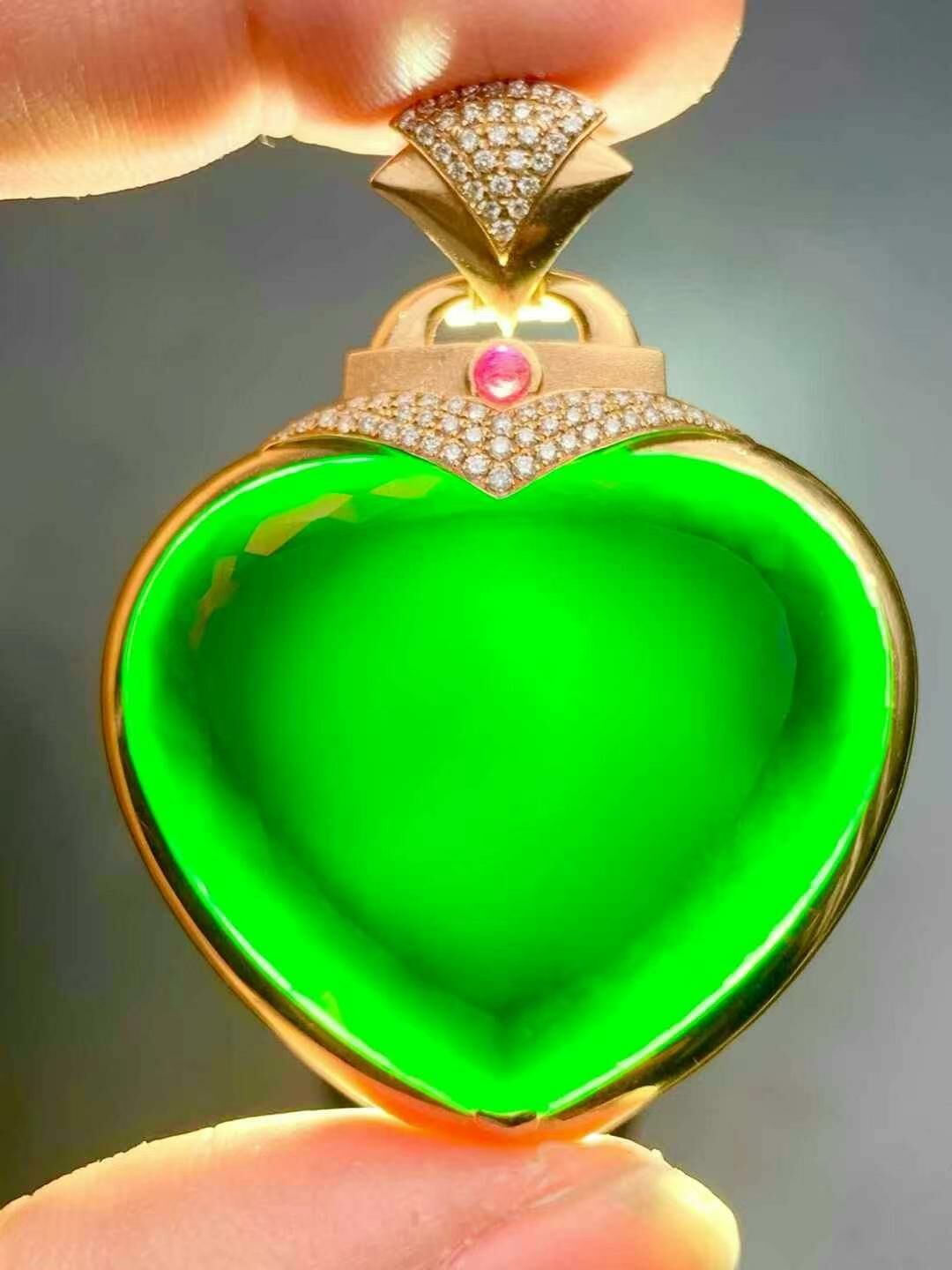 4255960 翡翠墨翠海洋之心