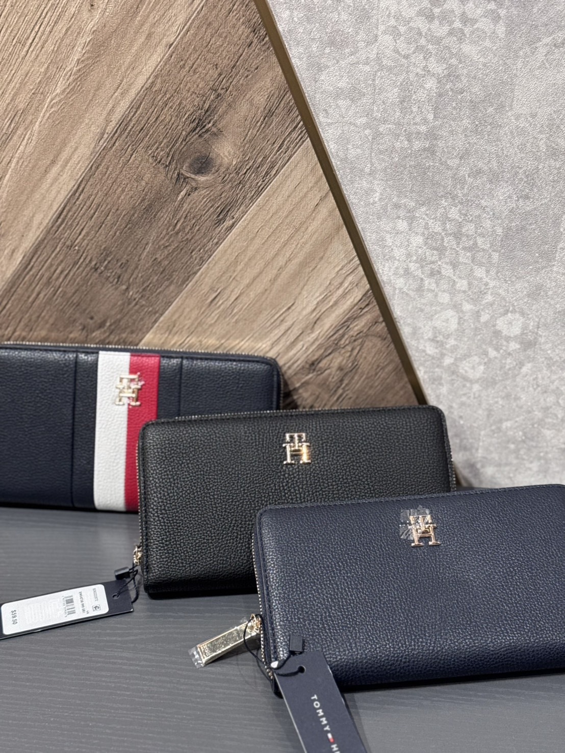 Tommy Hilfiger 立體TH 荔枝紋 拉鍊長夾