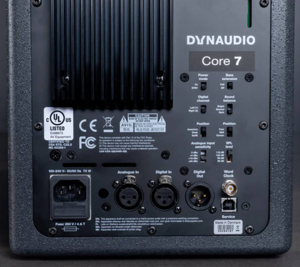 Dynaudio Core 系列鑑聽揚聲器的 DSP 設定介面