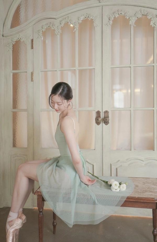 韓國Iilaire 【IL - Blossom 細肩帶蕾絲舞衣】