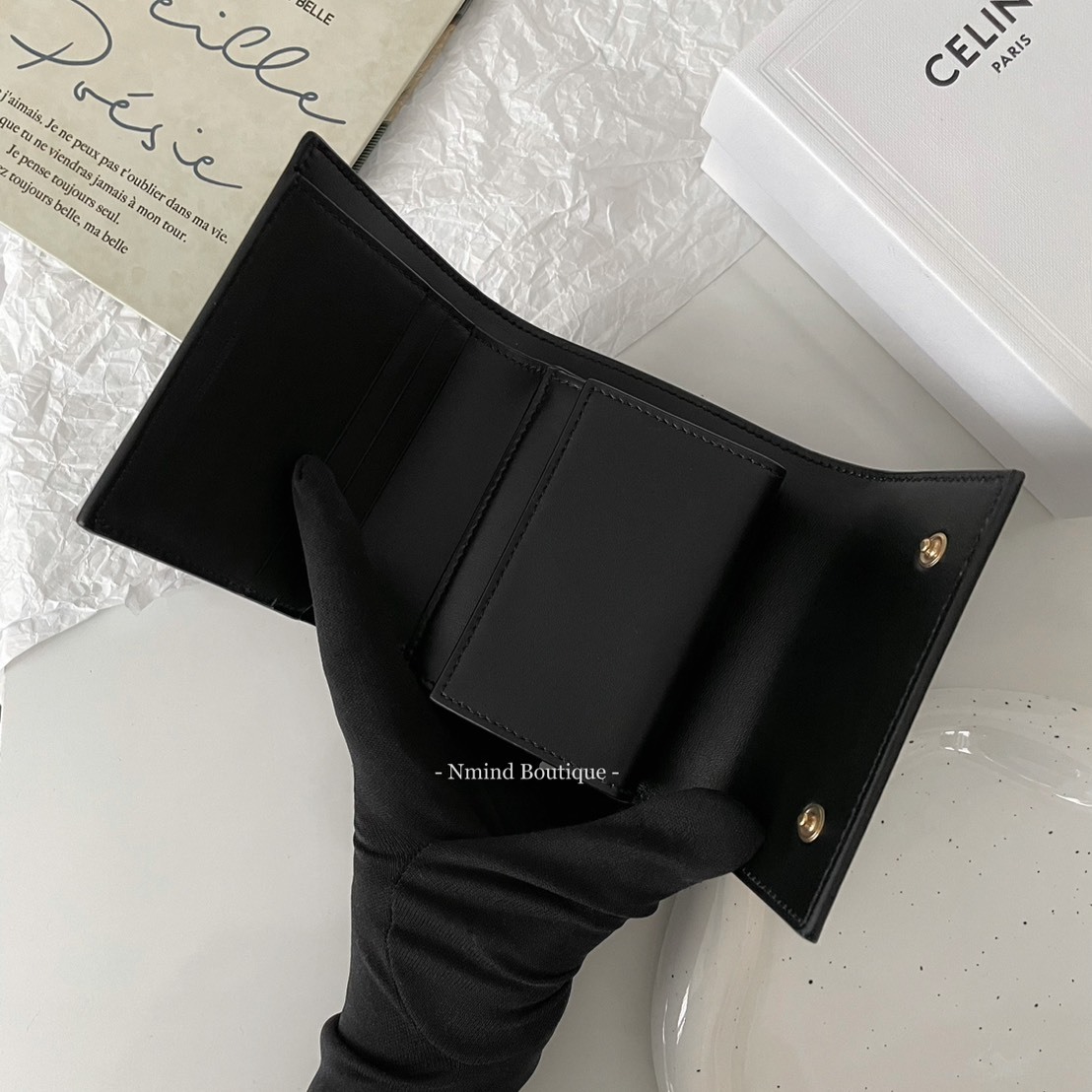 CELINE  SMALL TRIFOLD WALLET IN GRAINED CALFSKIN / BLACK