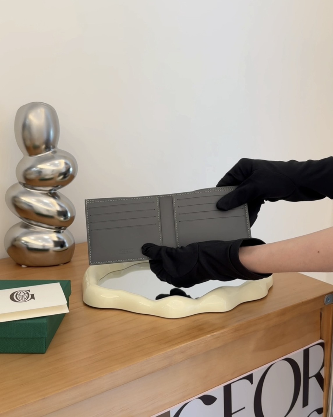 GOYARD｜VICTOTRE 內八卡雙折短夾 灰色