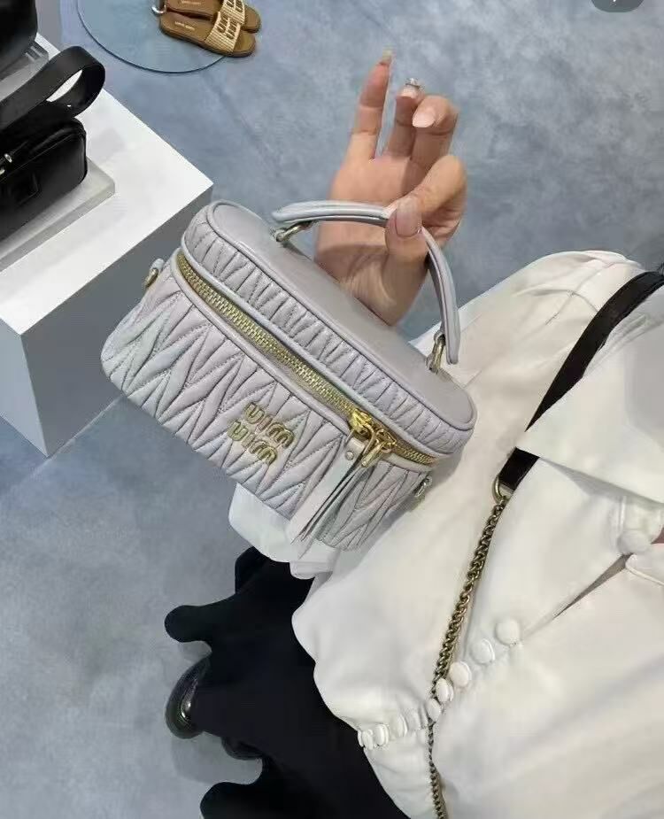 Miu Miu 盒子斜挎包 -T