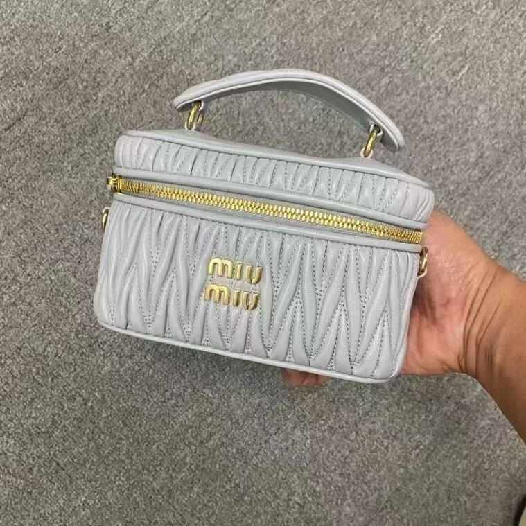 Miu Miu 盒子斜挎包 -T
