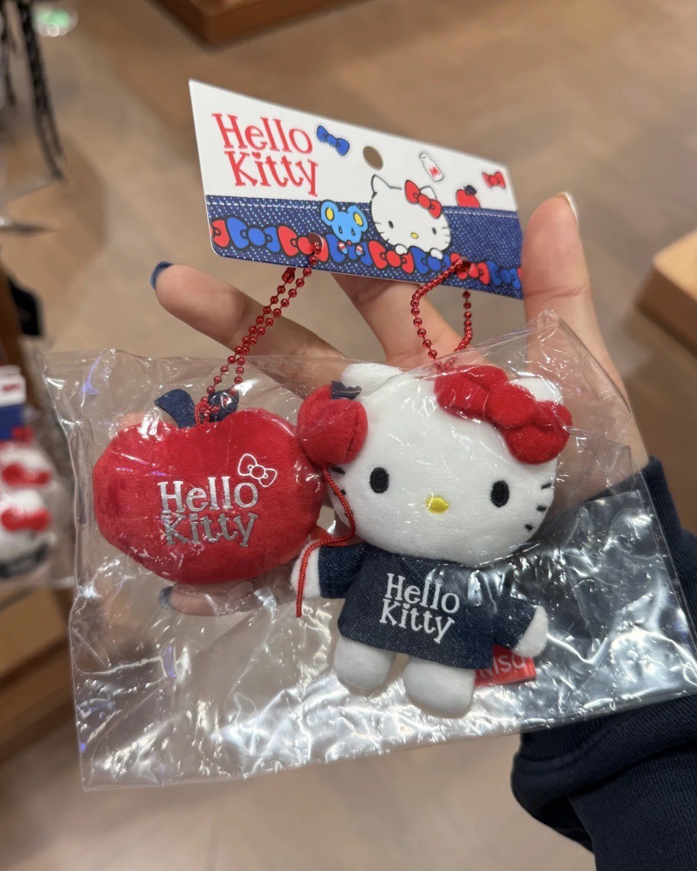 #預購 Hello Kitty 蘋果牛仔  吊飾組