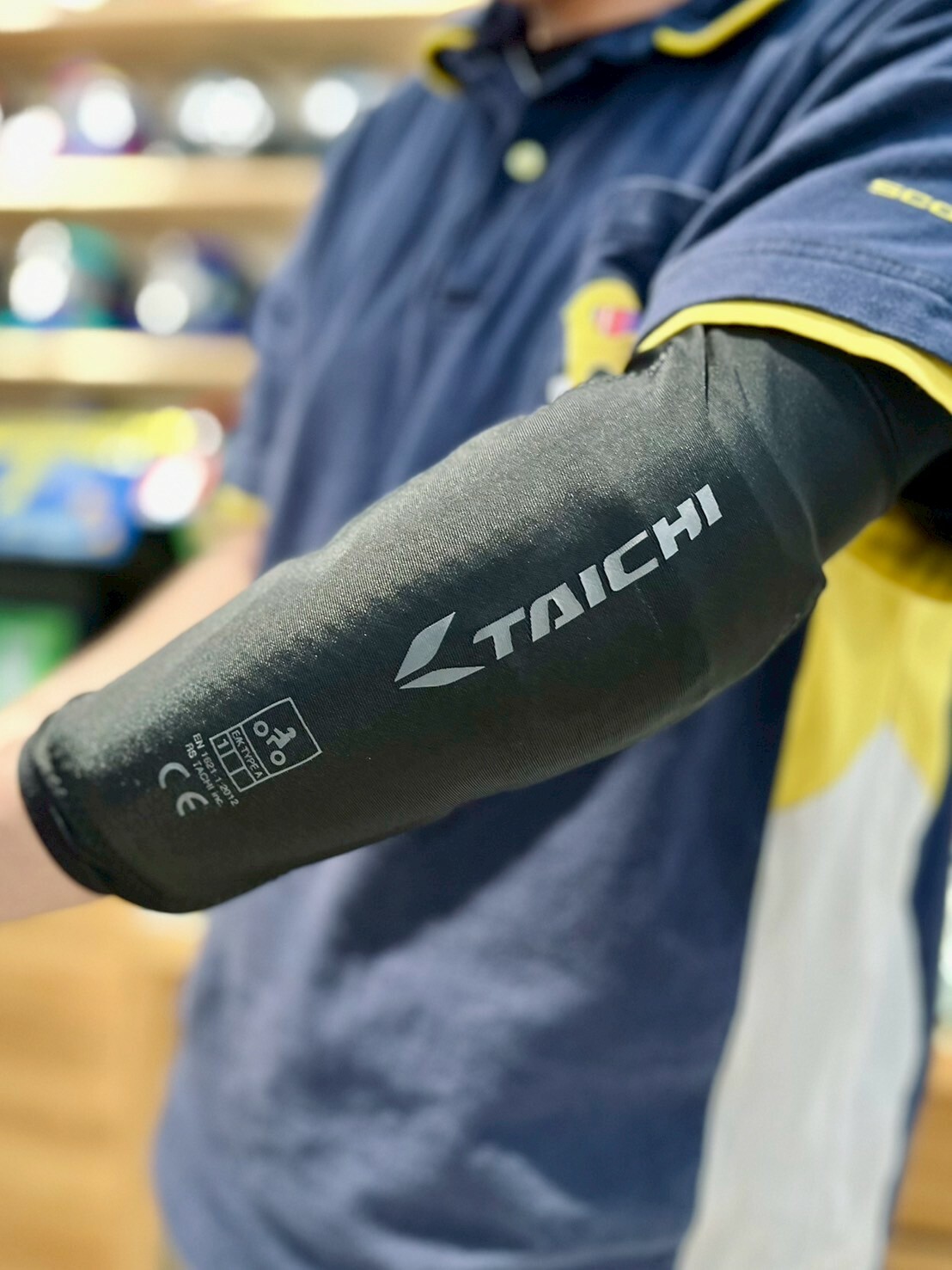 TAICHI TRV096 隱藏式 護肘 護具