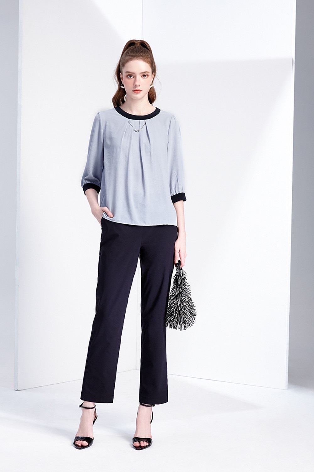 OL韓版時尚領口配色（活動飾品錬設計）修身上衣W6281