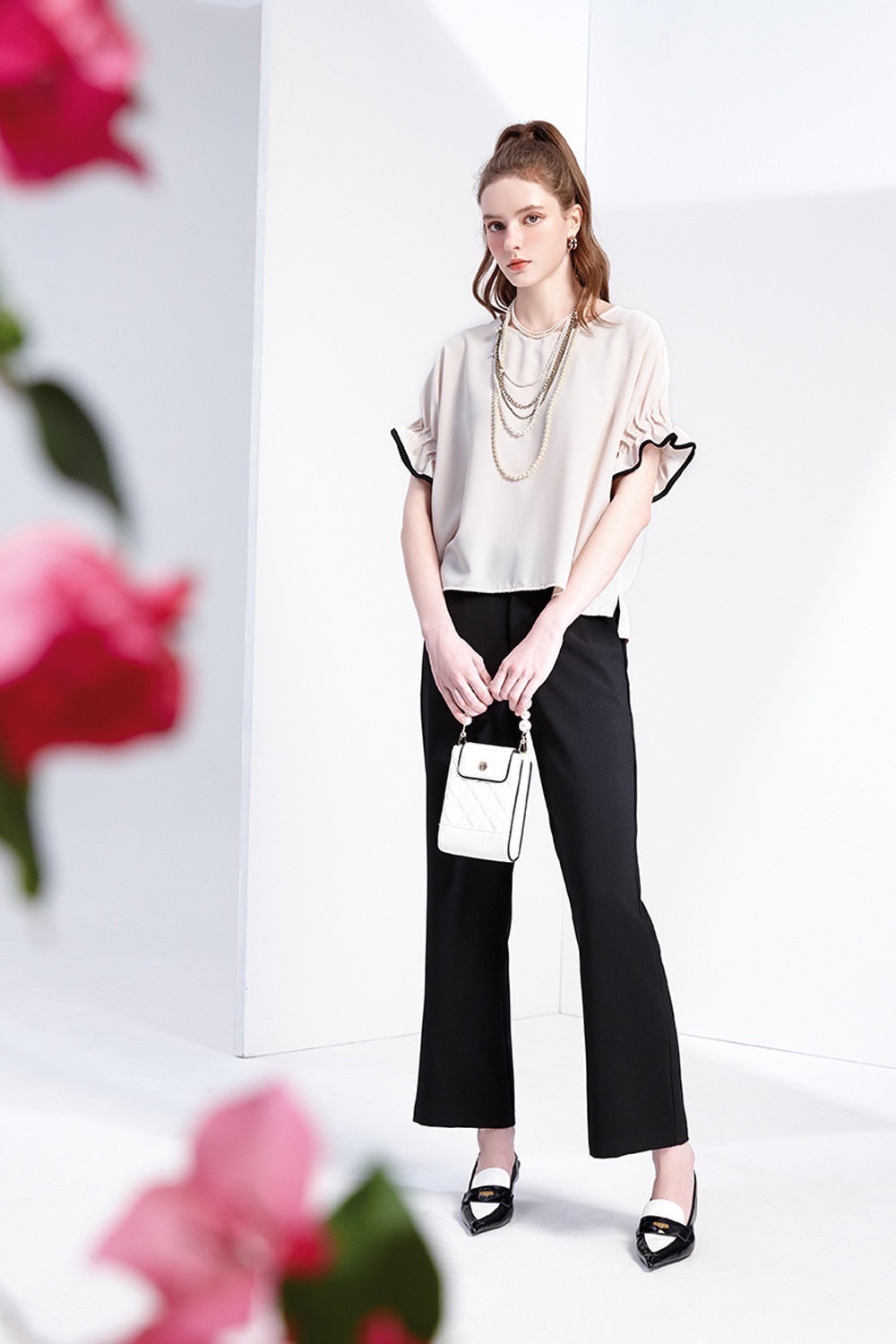 OL韓版時尚袖口配色車立摺設計修身廓形上衣W6261