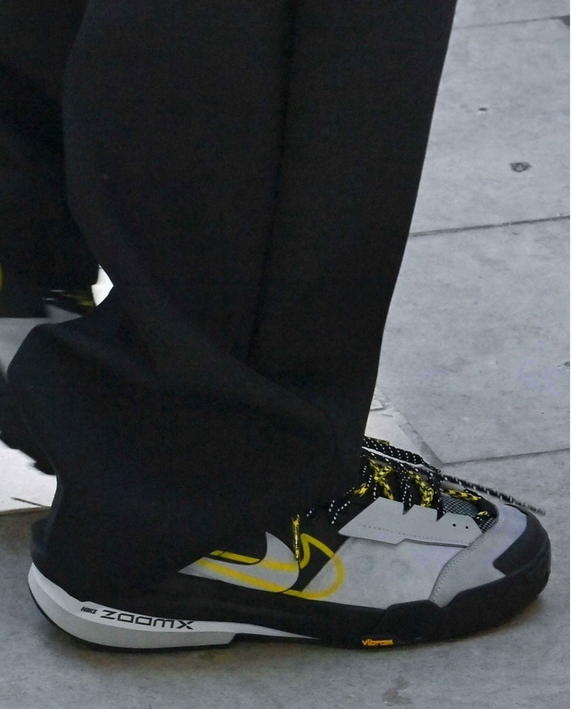 Sacai x Nike Zegamadome 黑灰聯名休閒鞋