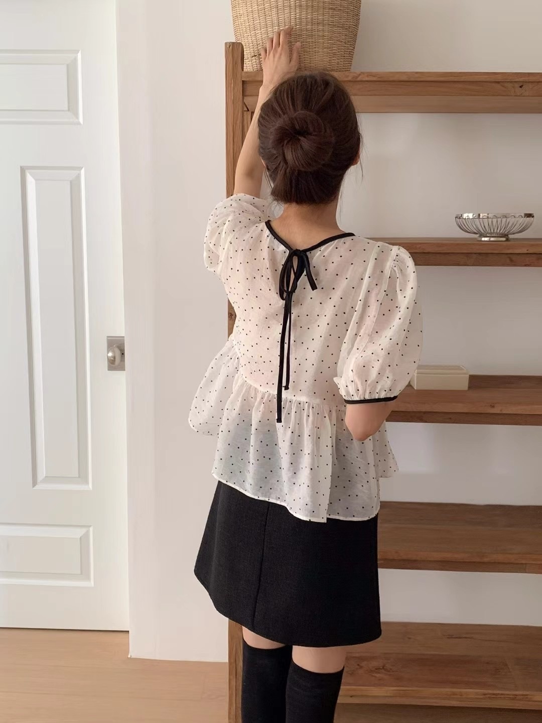 Dot pattern ruffle lace blouse