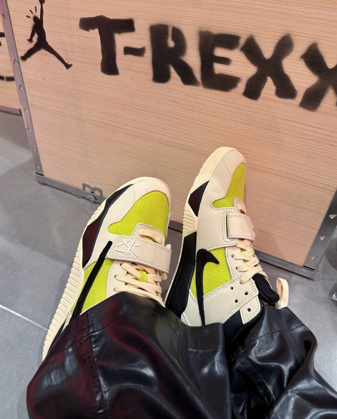 Travis Scott x Jordan Jumpman Jack TR 中筒 米黃黑 籃球鞋