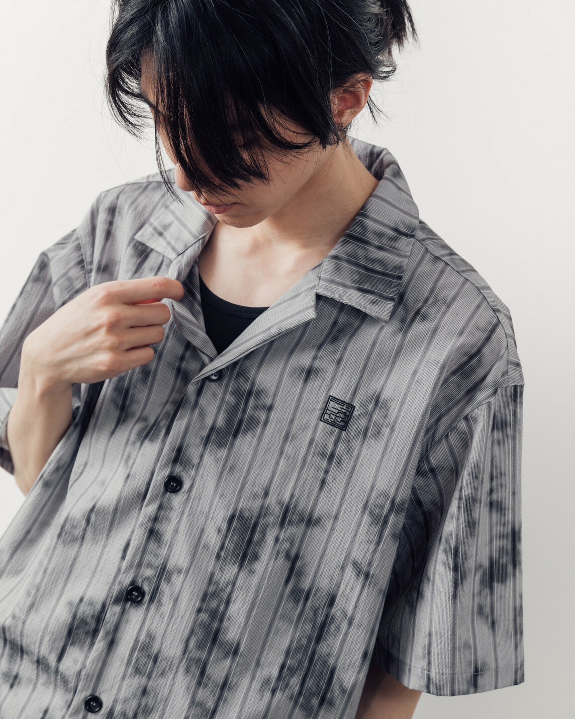 JINEASTERNAU 直紋雜訊泡泡紗襯衫