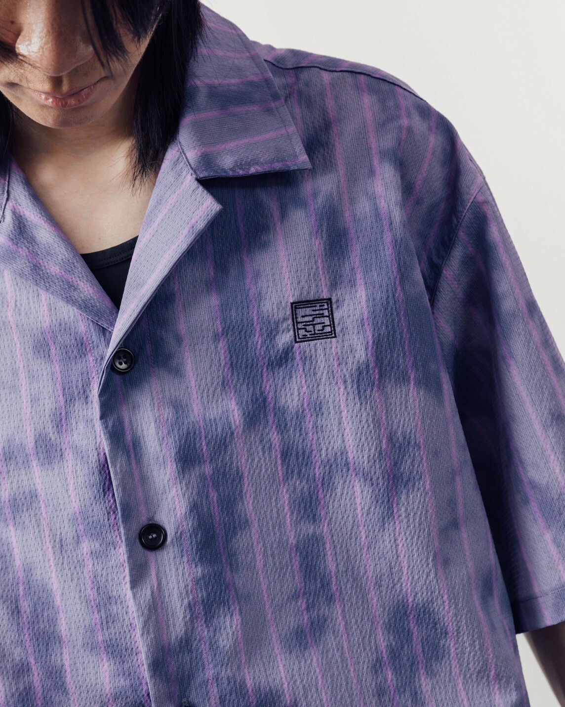 JINEASTERNAU 直紋雜訊泡泡紗襯衫