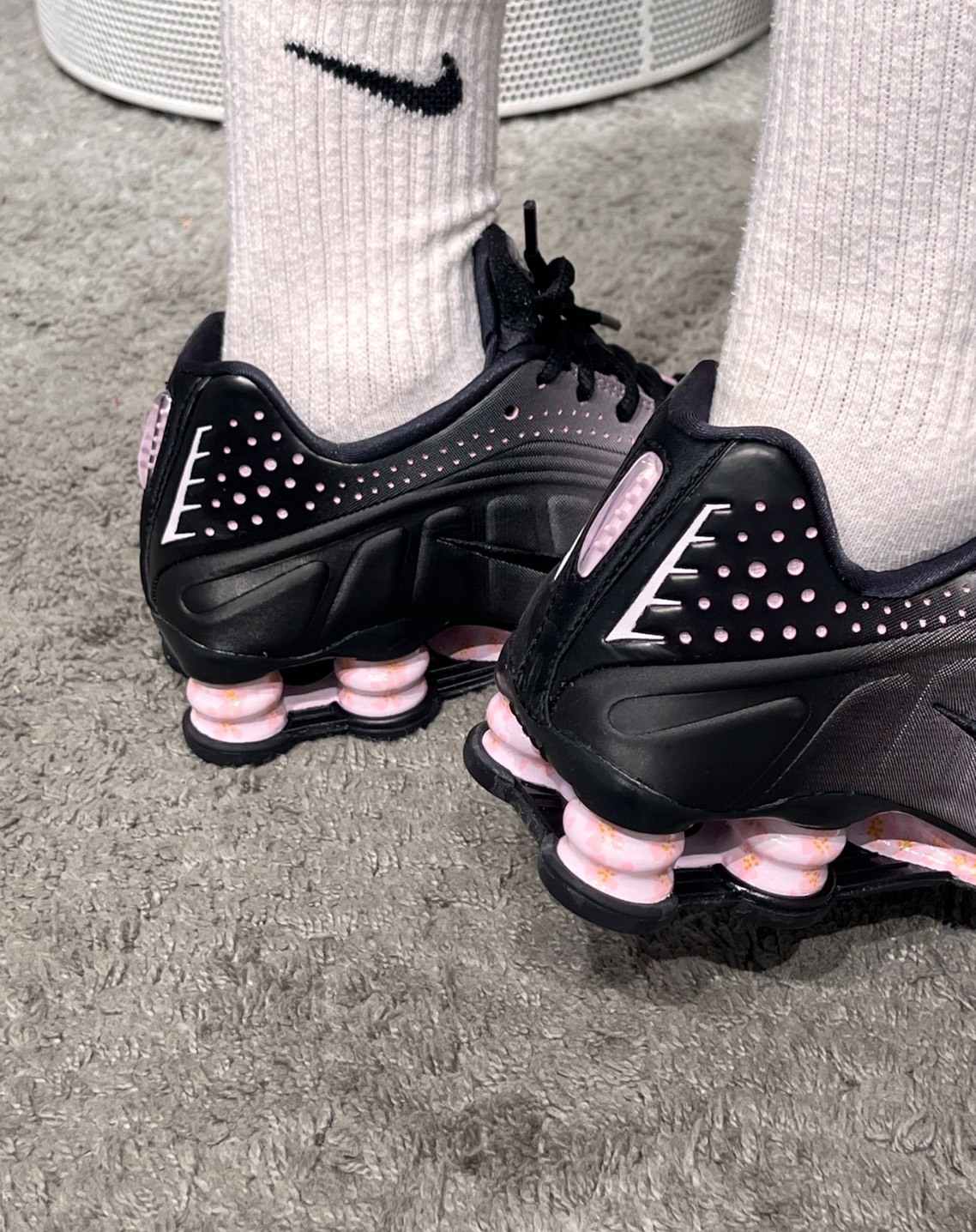 Nike Shox R4「櫻花刺繡」特別版