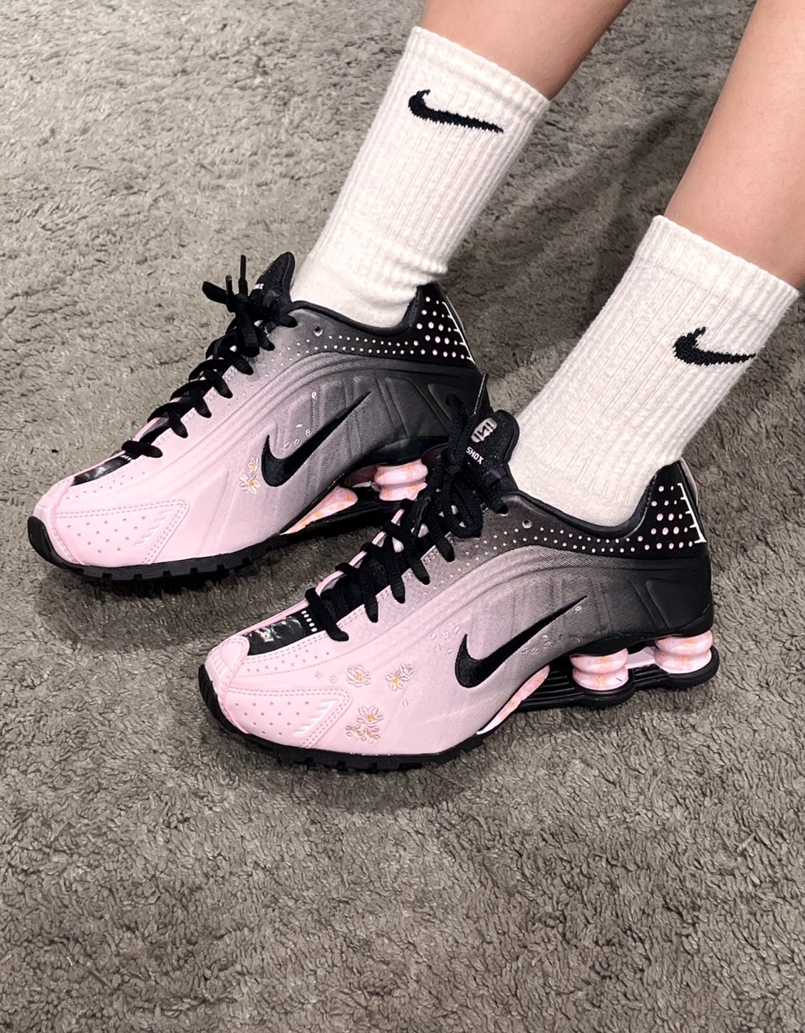 Nike Shox R4「櫻花刺繡」特別版