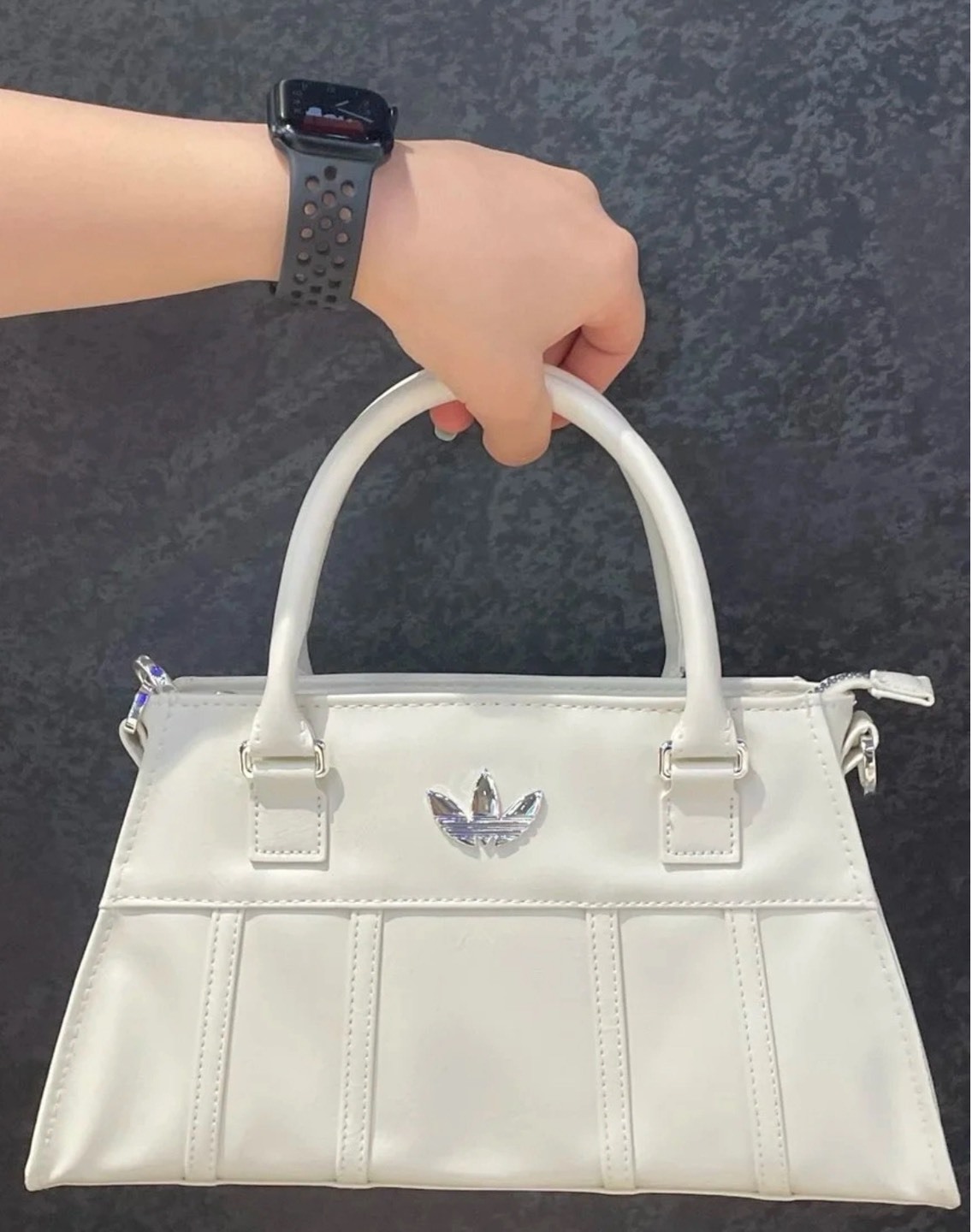 adidas 三葉草 乳白沙漏斜背包