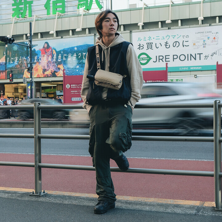 SKINARMA Sacoche Juno 鐵花斜孭袋 ( 隨2.54cm 掛繩 )