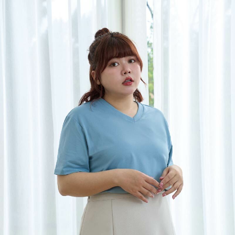 加大款-V領透沁涼感素Ｔ-莫迪藍