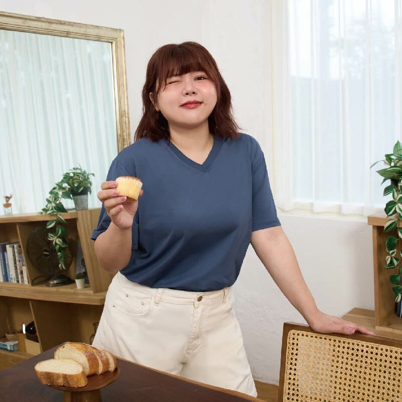 加大款-V領透沁涼感素Ｔ-玄青