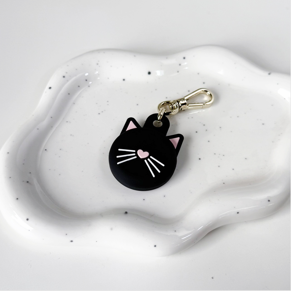 【kate spade】AirTag 保護套 小黑貓