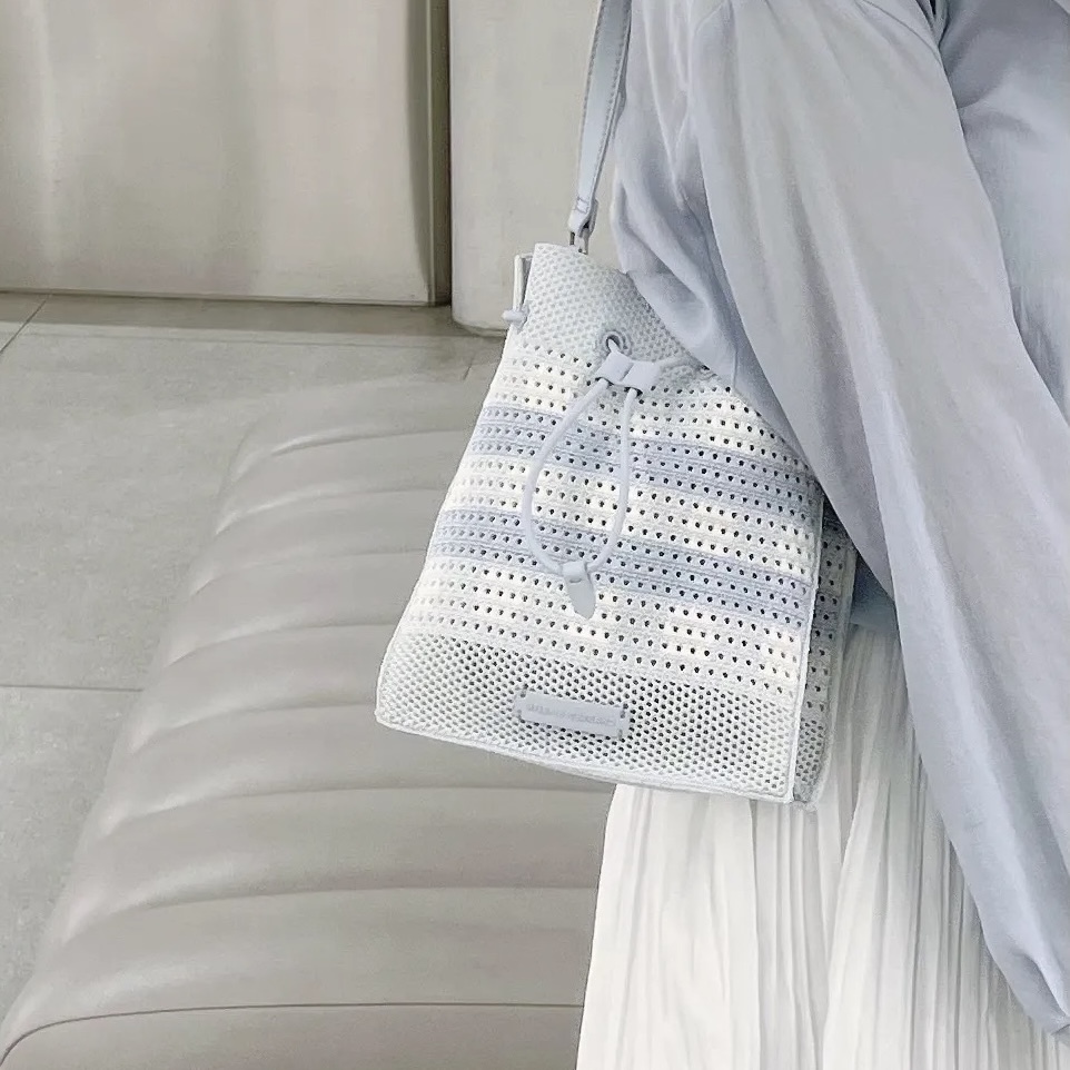 Charles & Keith Ida 編織水桶包 小CK 單肩包 側背包 手提包 / 預購