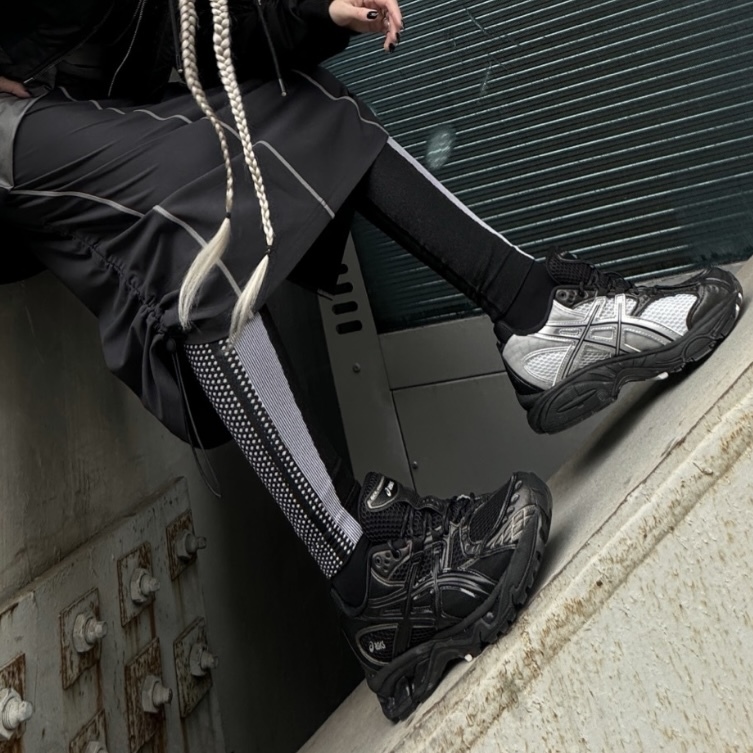 ASICS 亞瑟士 GEL-NIMBUS 10.1復古 潮流 陰陽配色 百搭 休閒慢跑鞋 1203A780-001/預購