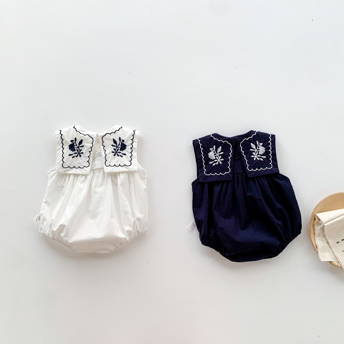 《1222》高級感~刺繡方領海軍風眼睛包屁衣(66-90)