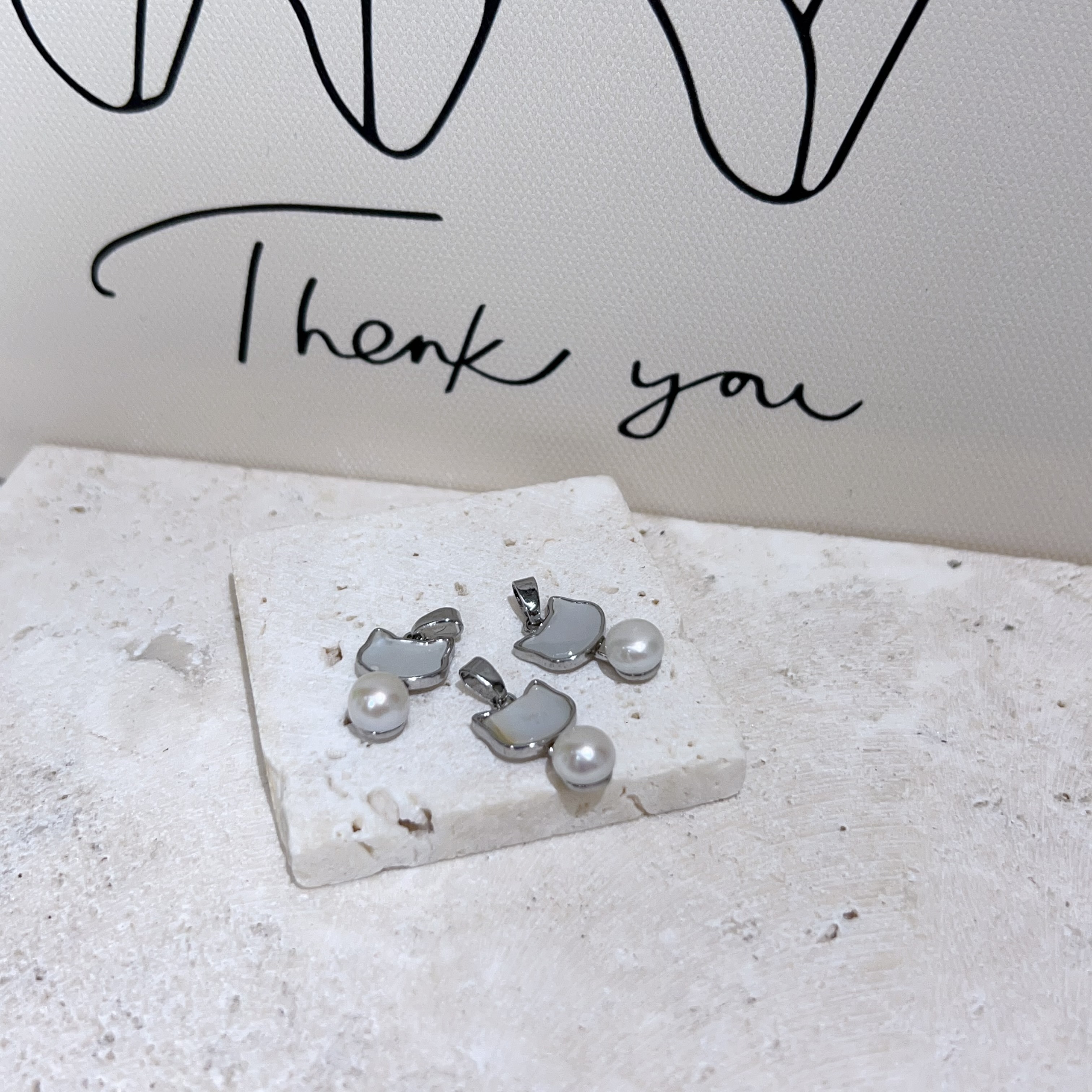 白貝母貓咪珍珠吊墜