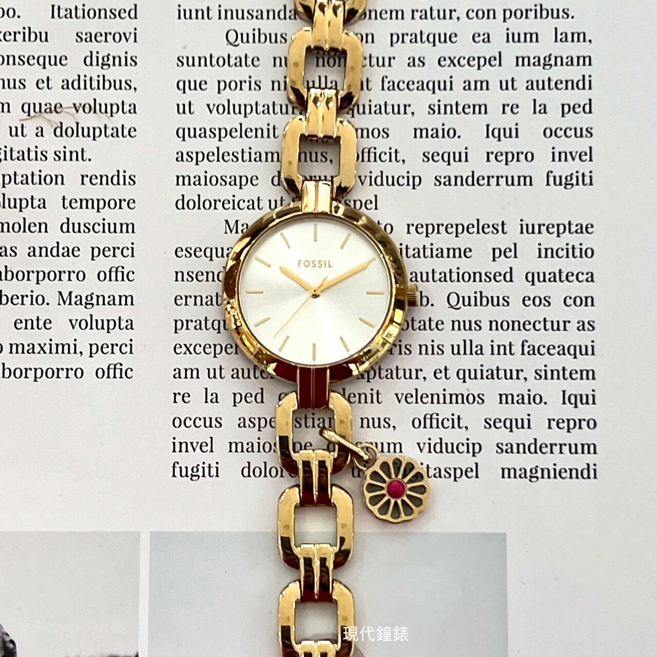 【FOSSIL】Kerrigan 菊花小吊墜大三針女錶BQ5012 32mm現代鐘錶