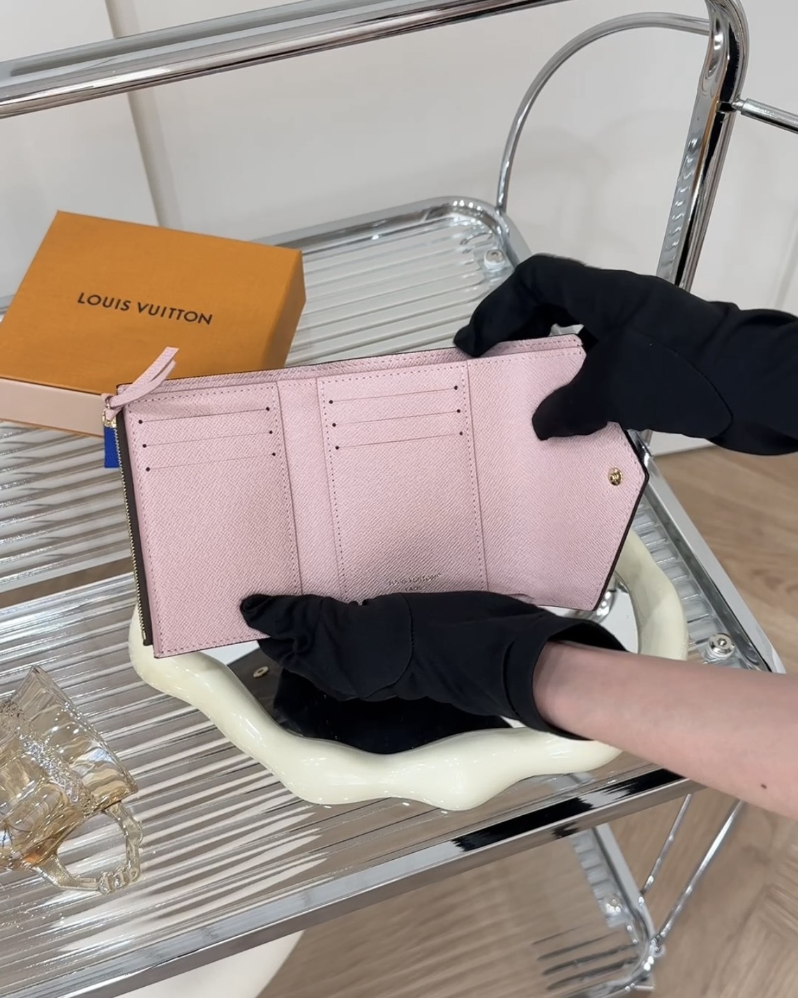 LV｜VICTORINE 三折短夾 內裡芭比粉 M62360