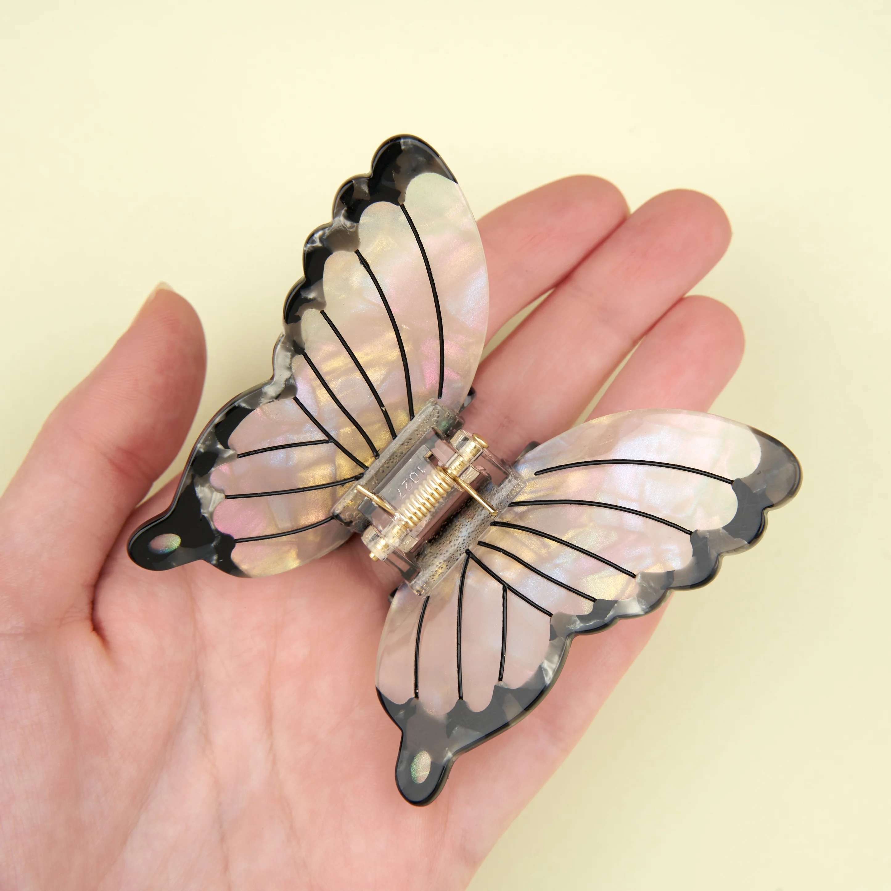 WHITE BUTTERFLY HAIR CLAW｜Coucou Suzette