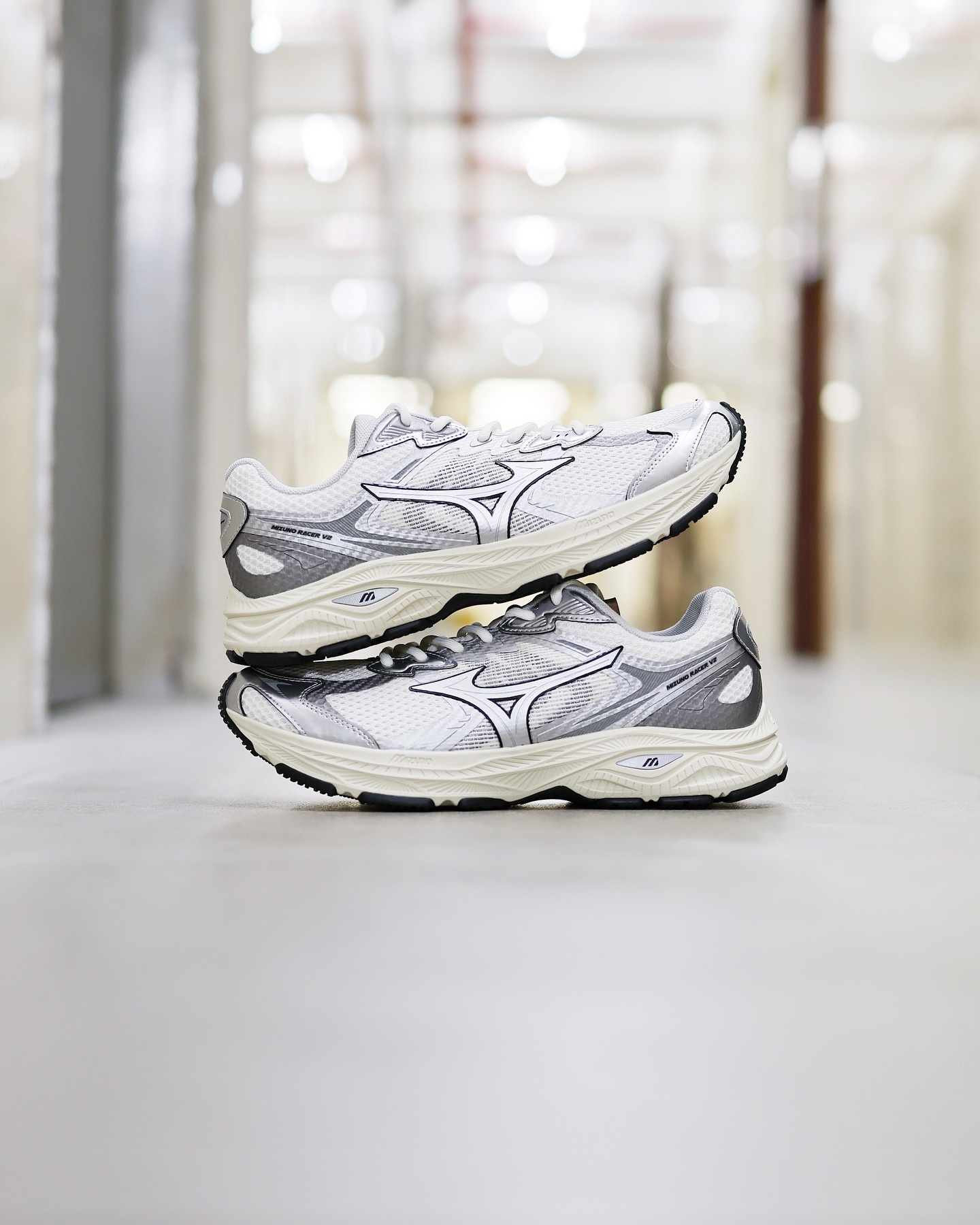 MIZUNO Racer V2 Sliver Cream 白銀奶白中底 D1GH250606