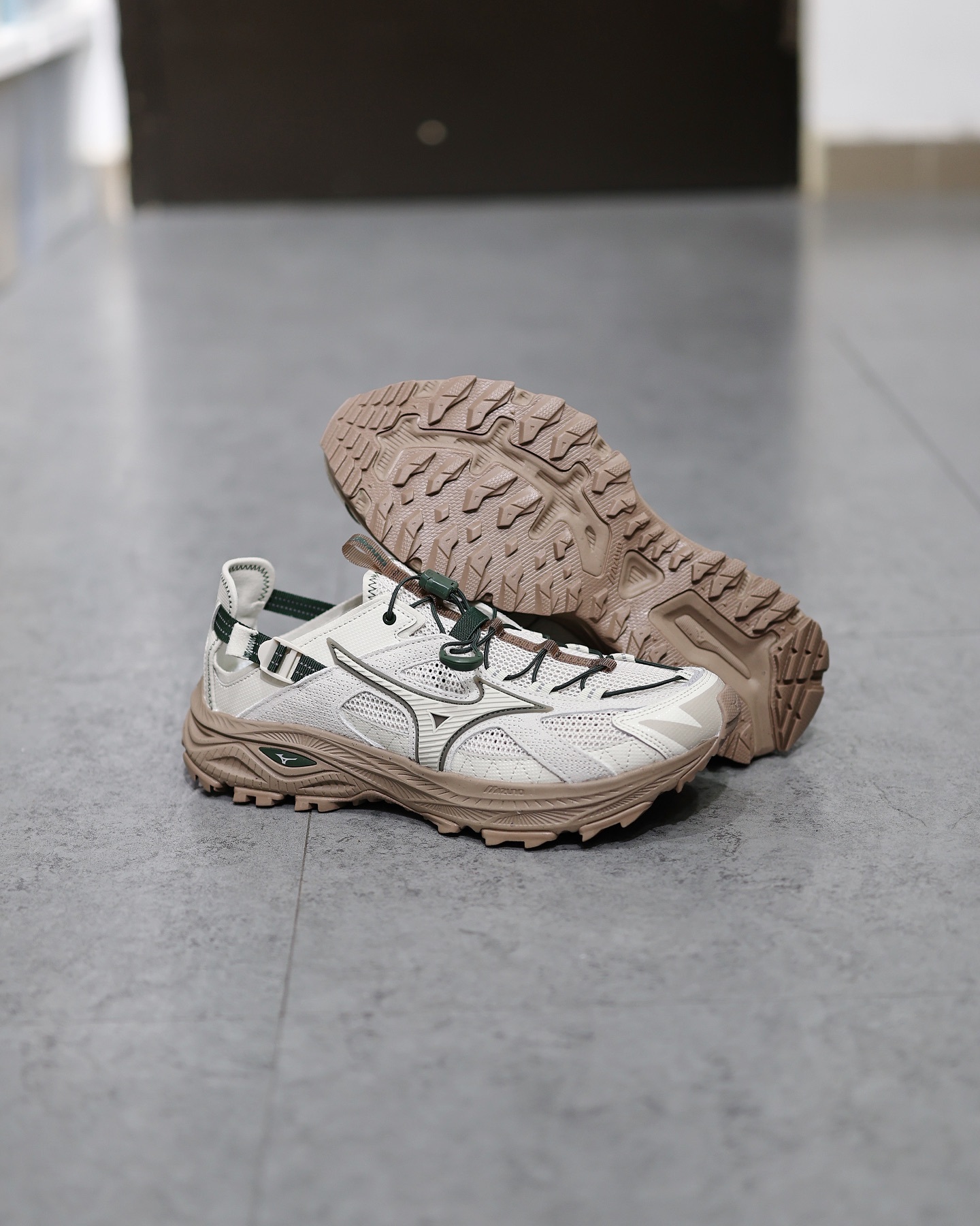 Mizuno Racer Trail SE 復古透氣涼鞋 沙綠色