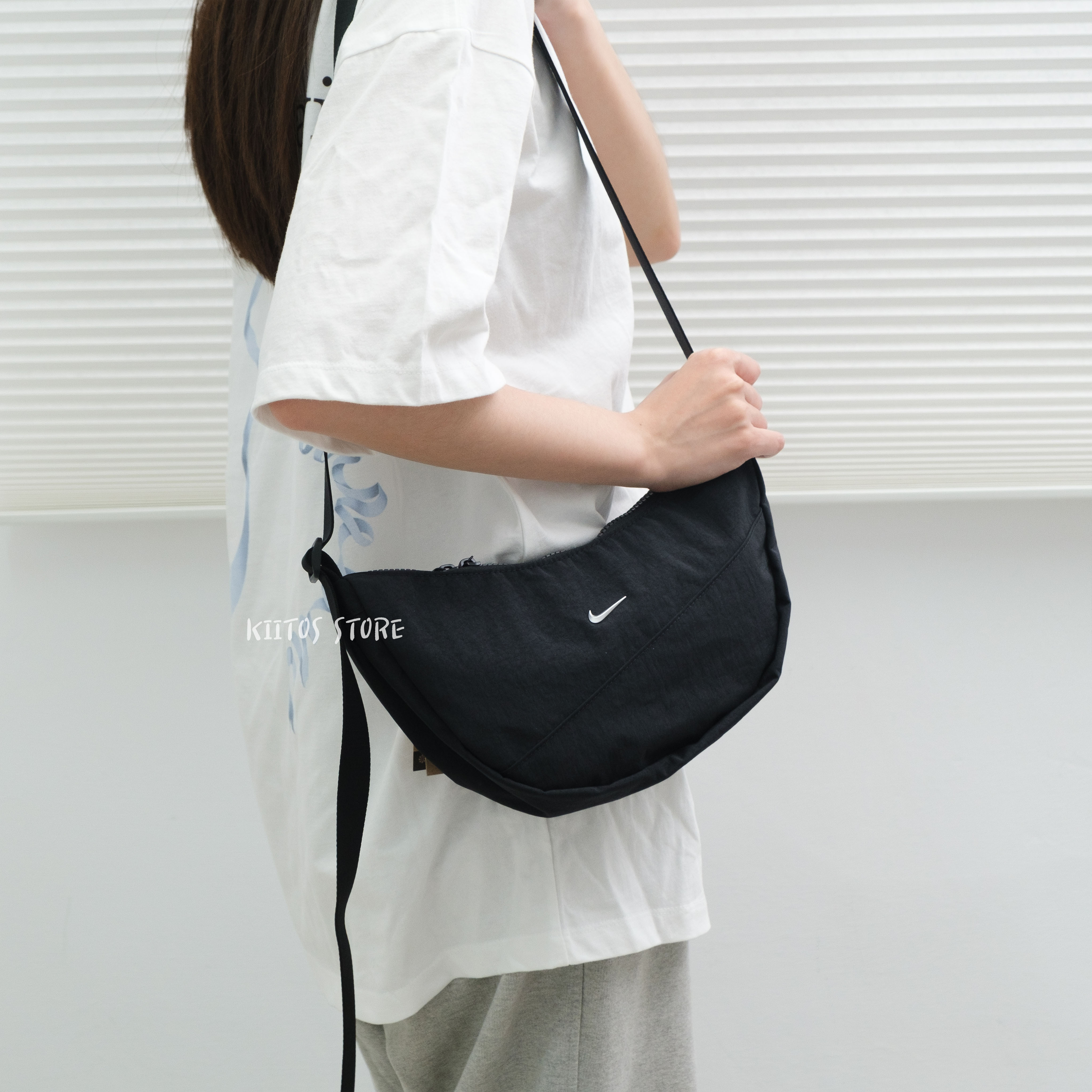 現貨 NIKE AURA CRESCENT 黑 休閒 小LOGO 可調節背帶 收納 斜背包 側背包 HQ4370-010