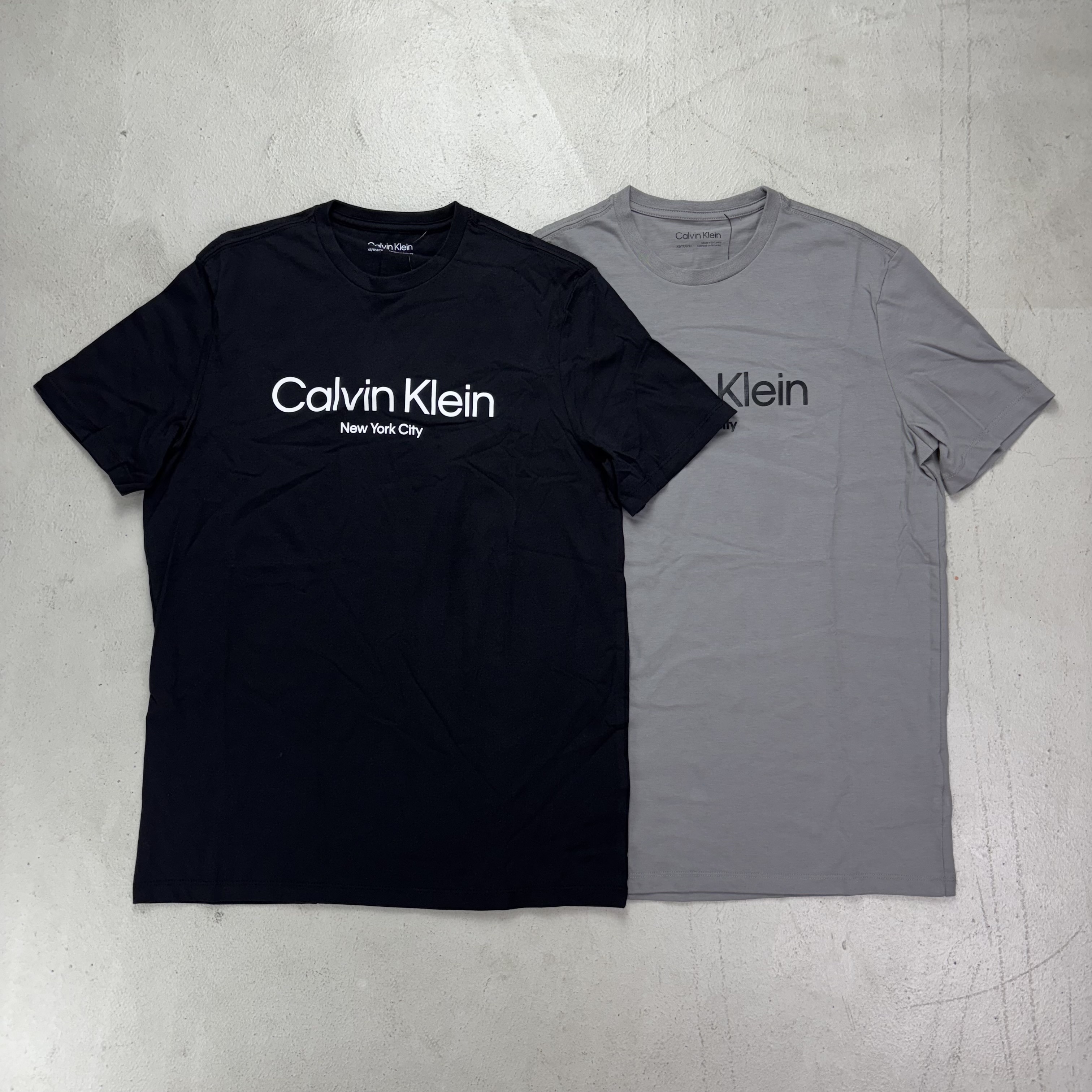 Calvin Klein Jeans 紐約字樣短袖 黑/灰