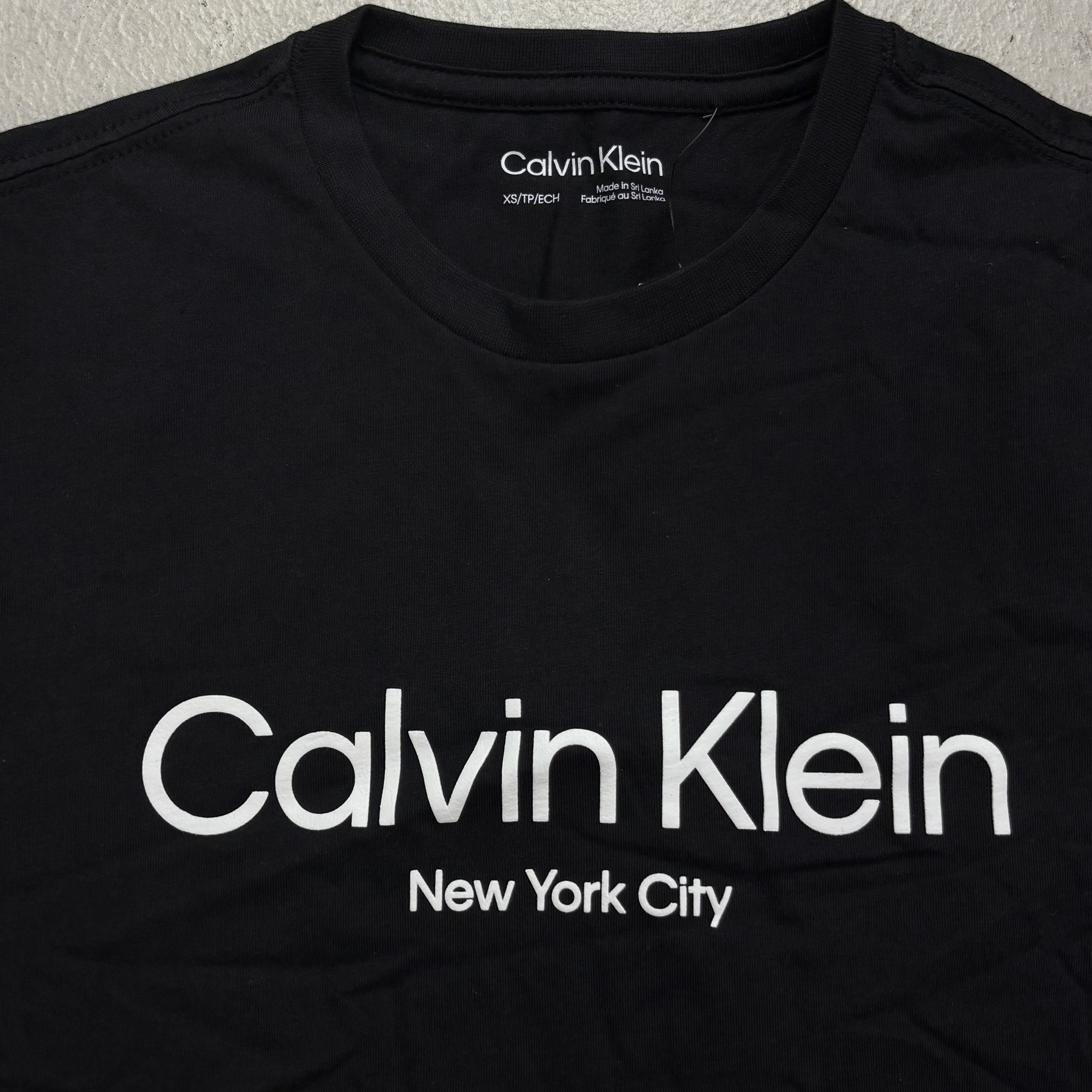 Calvin Klein Jeans 紐約字樣短袖 黑/灰