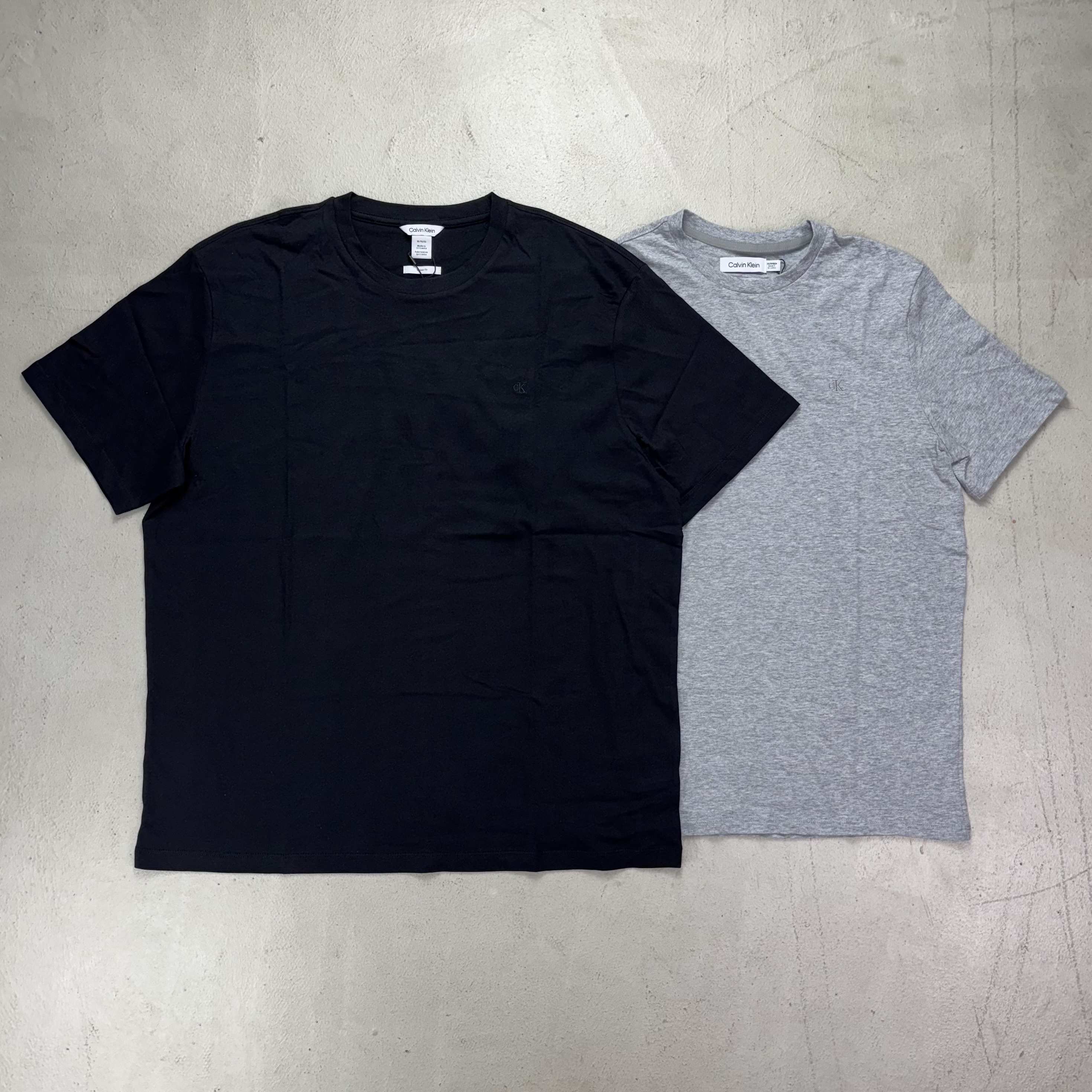 Calvin Klein 純色小刺繡LOGO短袖 黑/灰