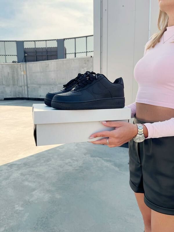 女鞋 NIKE AIR FORCE 1 TRIPLE BLACK 全黑 純黑 基本款 低筒休閒鞋【DD8959-001】AF1 BAF1