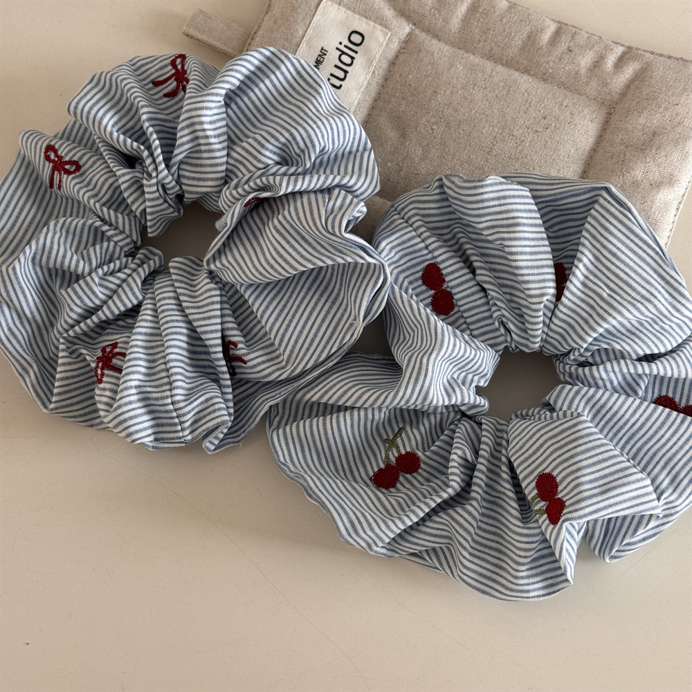 《5940》刺繡櫻桃蝴蝶結藍條紋大腸髮圈