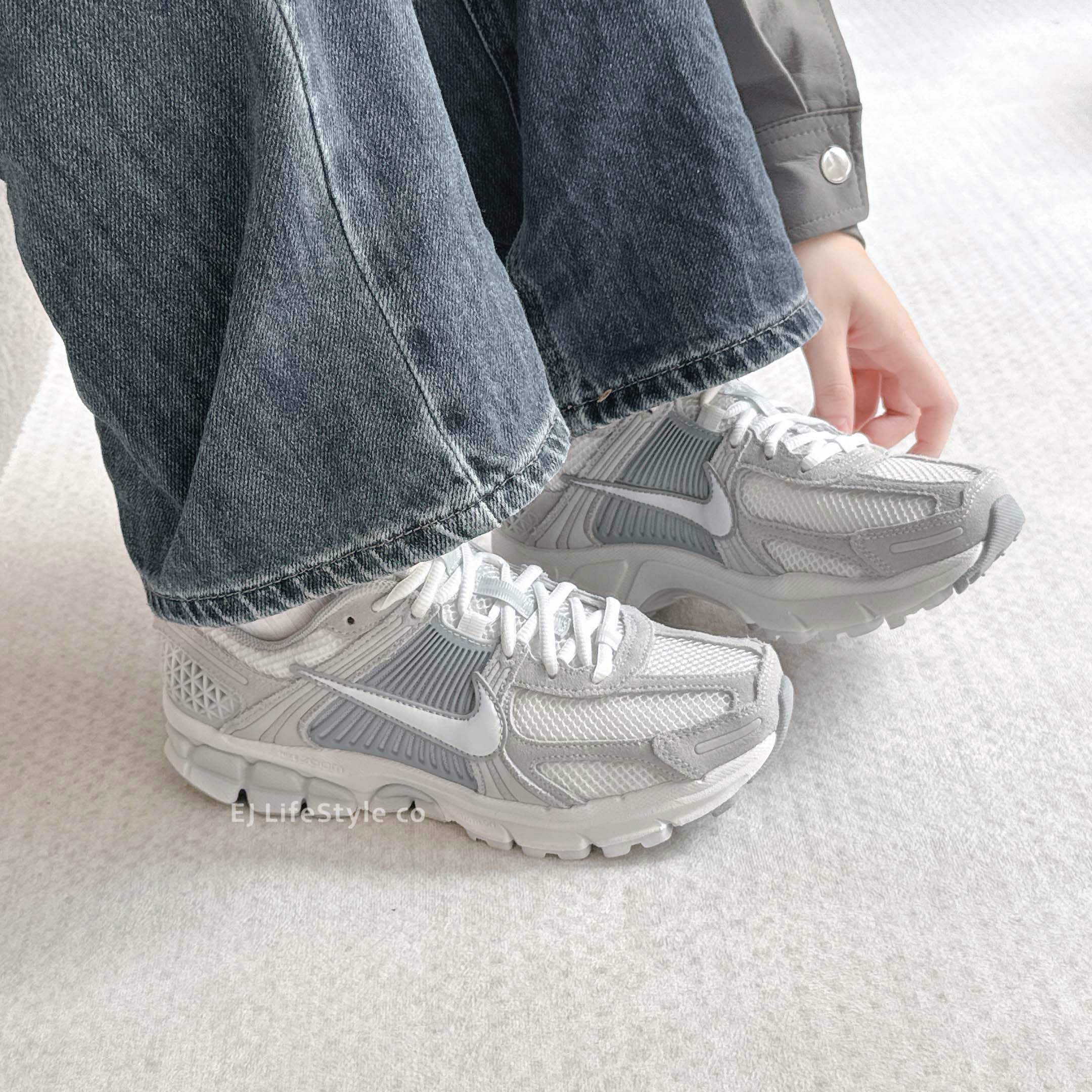 NIKE ZOOM VOMERO 5 雲朵藍灰 白灰 灰色 麂皮 女鞋 HQ0458-001/ 調貨