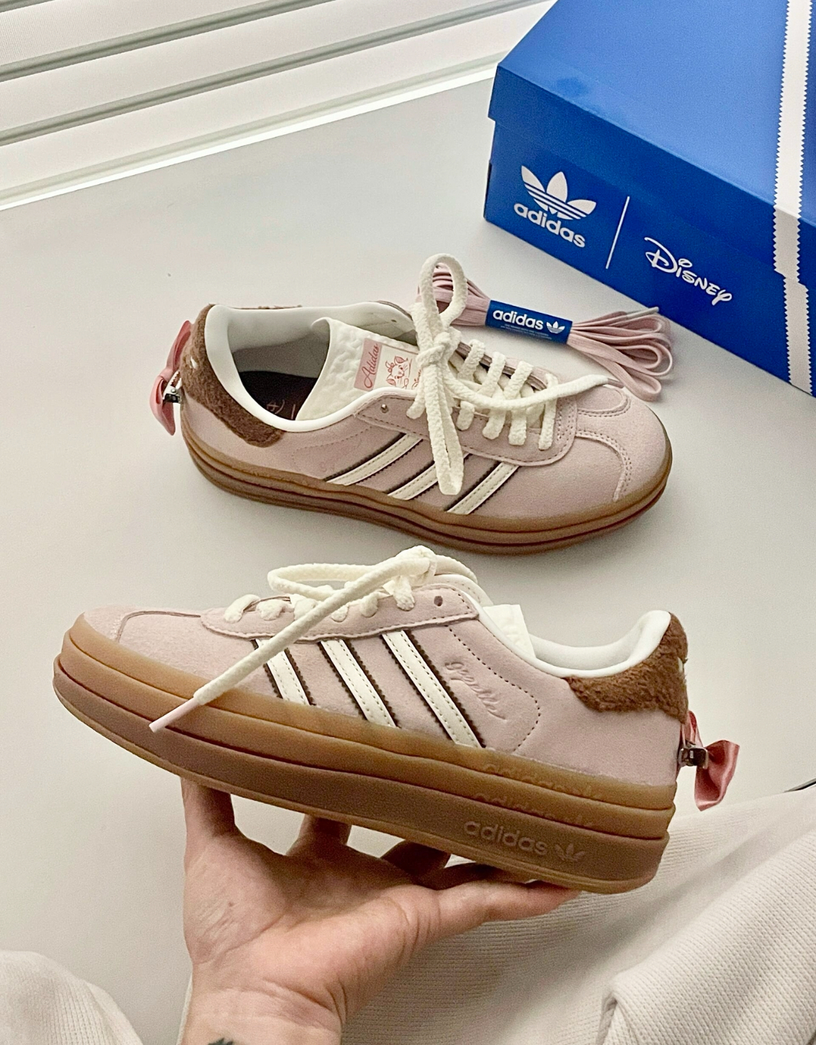 Adidas Originals Gazelle Bold x 迪士尼 貓兒歷險記 櫻花粉 蝴蝶結 厚底 焦糖底 女款 JR4244/預購