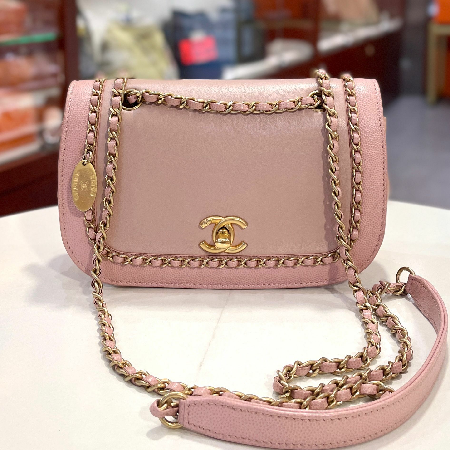 99%NEW二手CHANEL單肩/斜揹袋 粉紅色羊皮拼荔枝皮金鏈 #香榭站正品