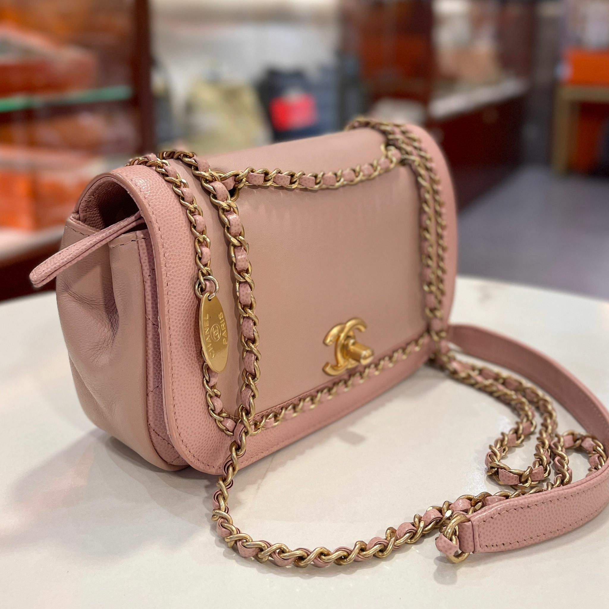 99%NEW二手CHANEL單肩/斜揹袋 粉紅色羊皮拼荔枝皮金鏈 #香榭站正品