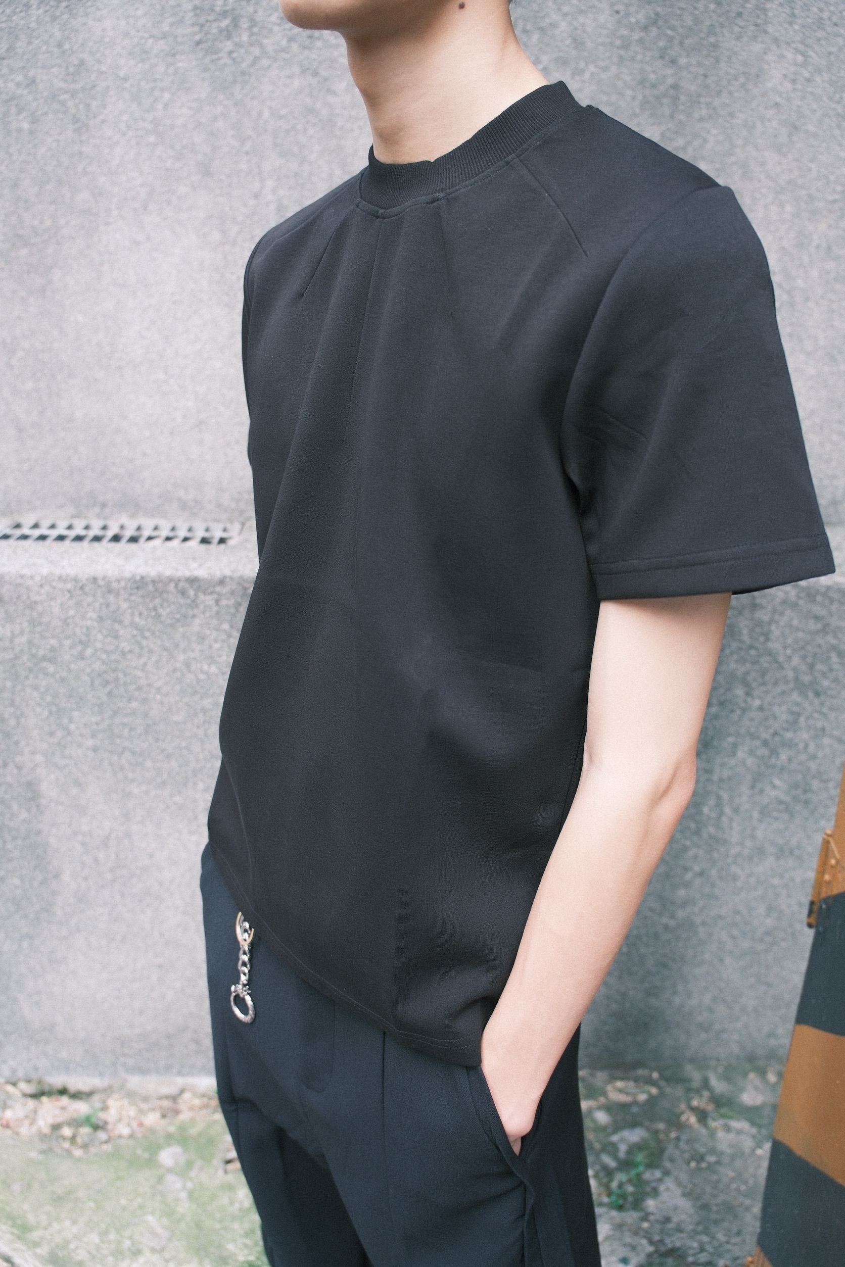 特殊面料細節割線彈力純色短袖