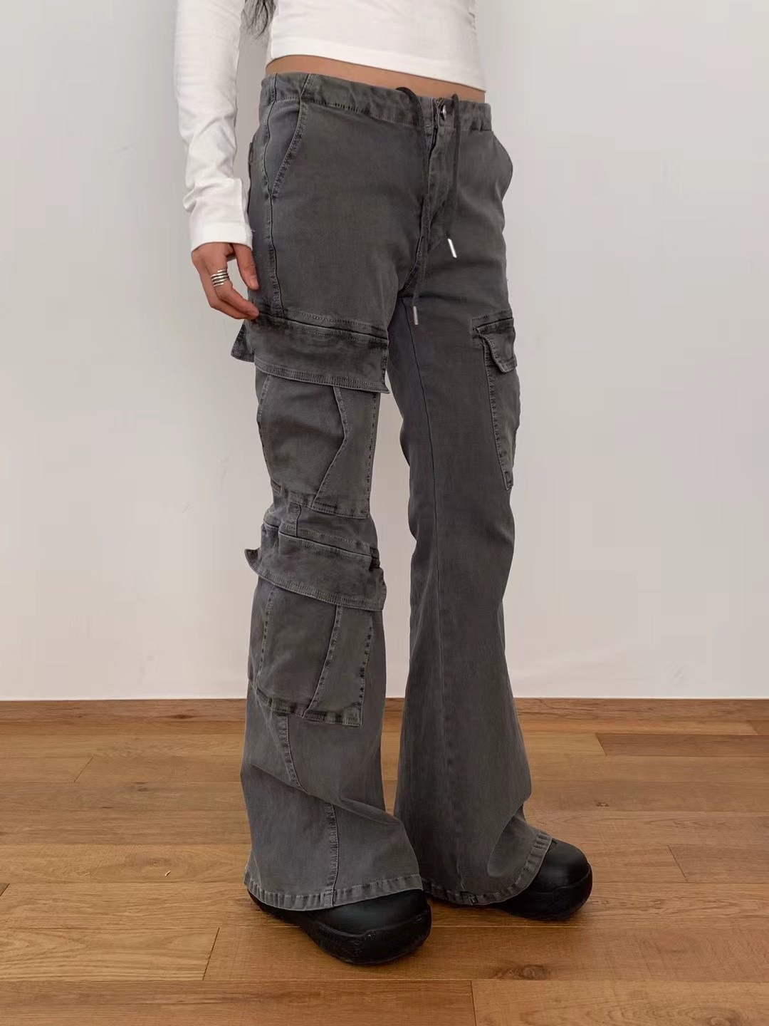 多袋工裝喇叭牛仔褲
