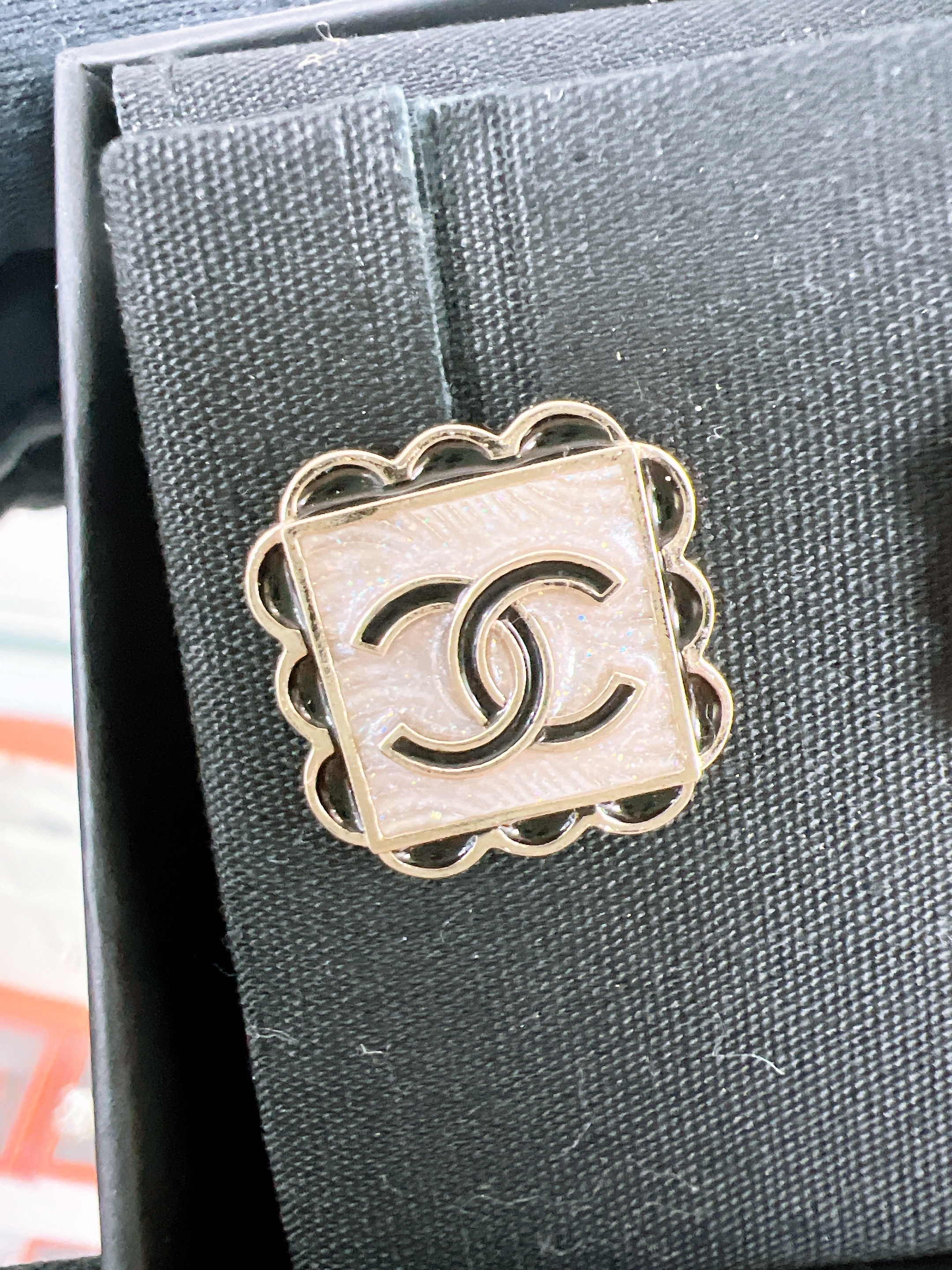 Chanel earrings square 24b