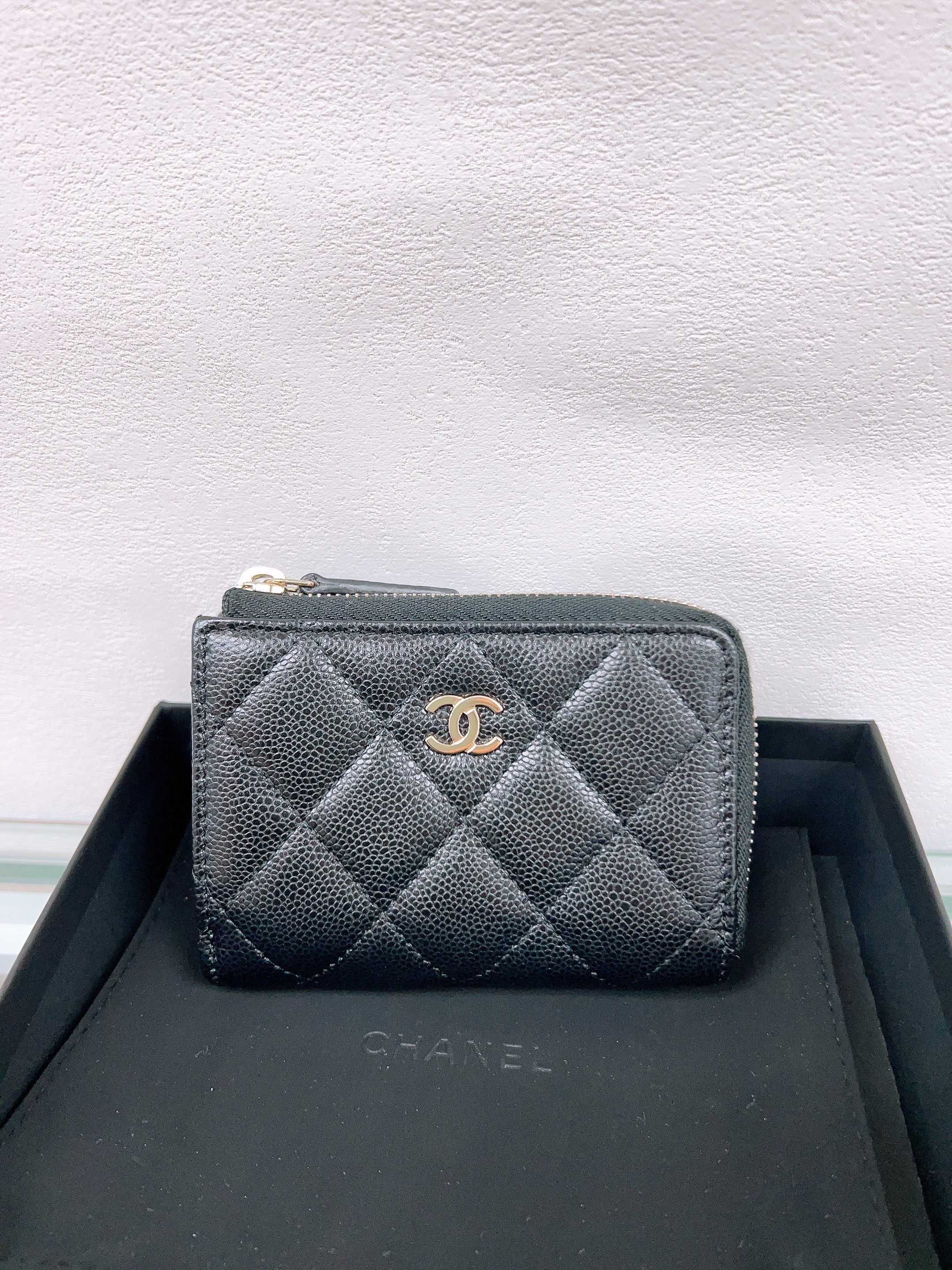 Chanel tri-fold zipped wallet (black caviar GHW)