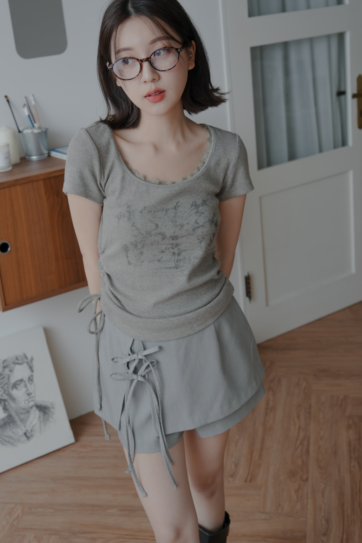 側邊抽繩蕾絲領上衣